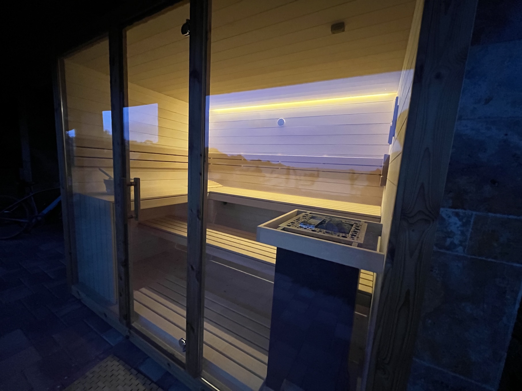 Sauna s exteriérovým ovládacím panelom